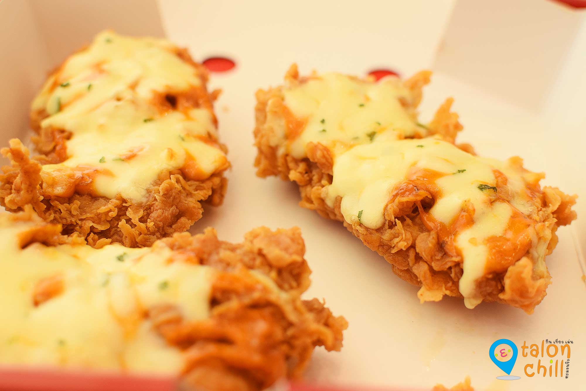 [ตะลอนกิน] KFC Chizza พิซซ่าไก่กรอบ Chizza Box 4 ชิ้น เพียง 139 บาท