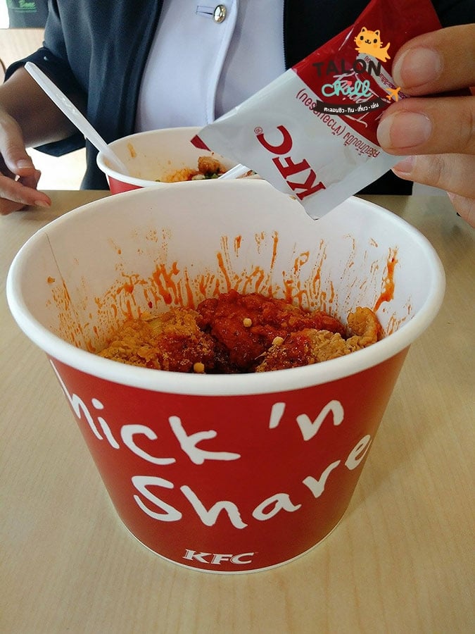 [Review] KFC Shake it WingZ (วิงซ์ชุ่มซอสฮอทเดวิล) เขย่าให้สนุก โรยท็อปปิ้ง